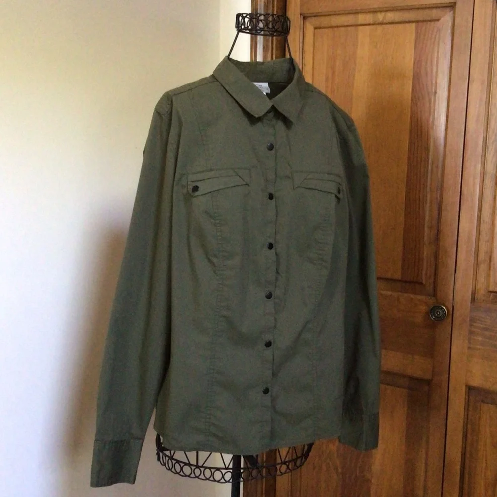 Worthington stretch easy snap army olive blouse, Size Large - Picture 2 of 10